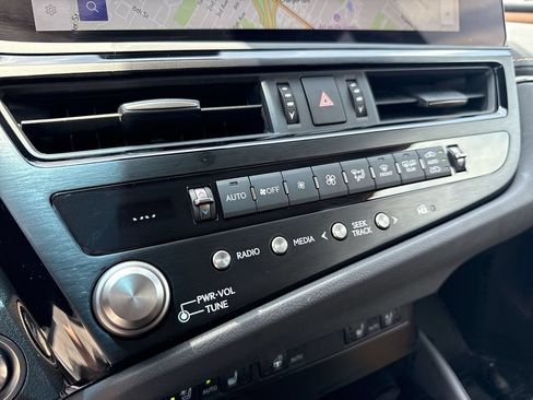 Used 2025 Lexus ES 300h w/ Premium Package FWD image 25