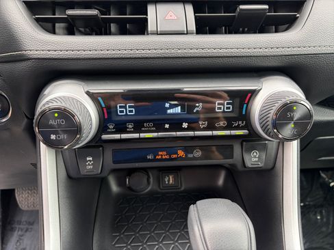 Used 2025 Toyota RAV4 XLE AWD/4WD image 22
