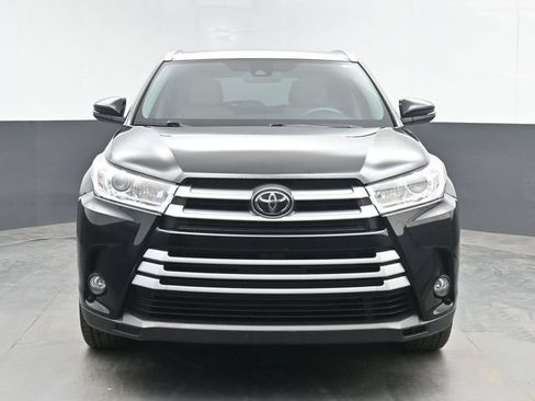 Used 2019 Toyota Highlander XLE FWD image 3