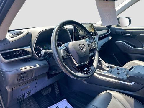 Used 2020 Toyota Highlander XLE FWD image 7