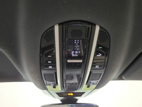 Used 2023 Porsche Cayenne Platinum Edition AWD/4WD image 25