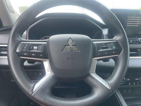 Used 2025 Mitsubishi Outlander SE AWD/4WD image 19