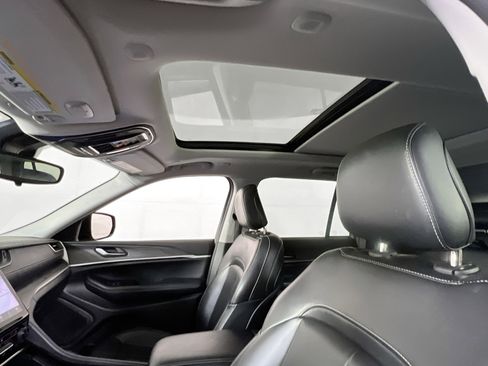 Used 2023 Jeep Grand Cherokee Limited AWD/4WD image 21