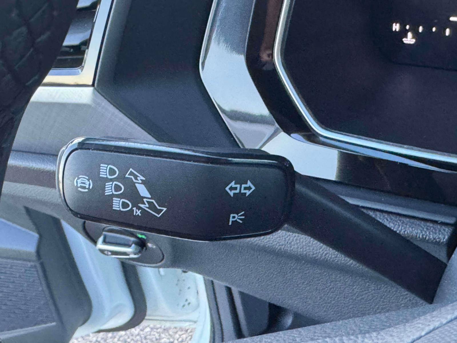 Used 2024 Volkswagen Jetta SE w/ Panoramic Sunroof Package FWD image 16