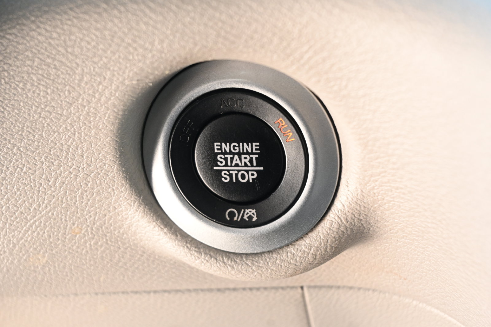 Used 2024 Chrysler Pacifica Touring-L FWD image 17