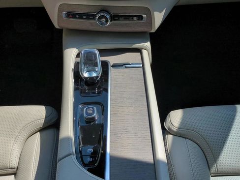 Used 2024 Volvo XC90 B6 Ultimate w/ Protection Package Premier AWD/4WD image 15