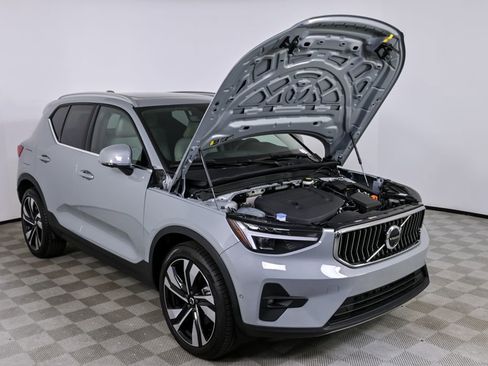Certified 2025 Volvo XC40 B5 Plus image 34