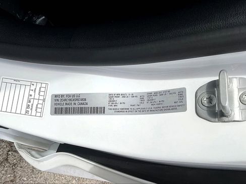 Used 2025 Chrysler Pacifica Select image 19