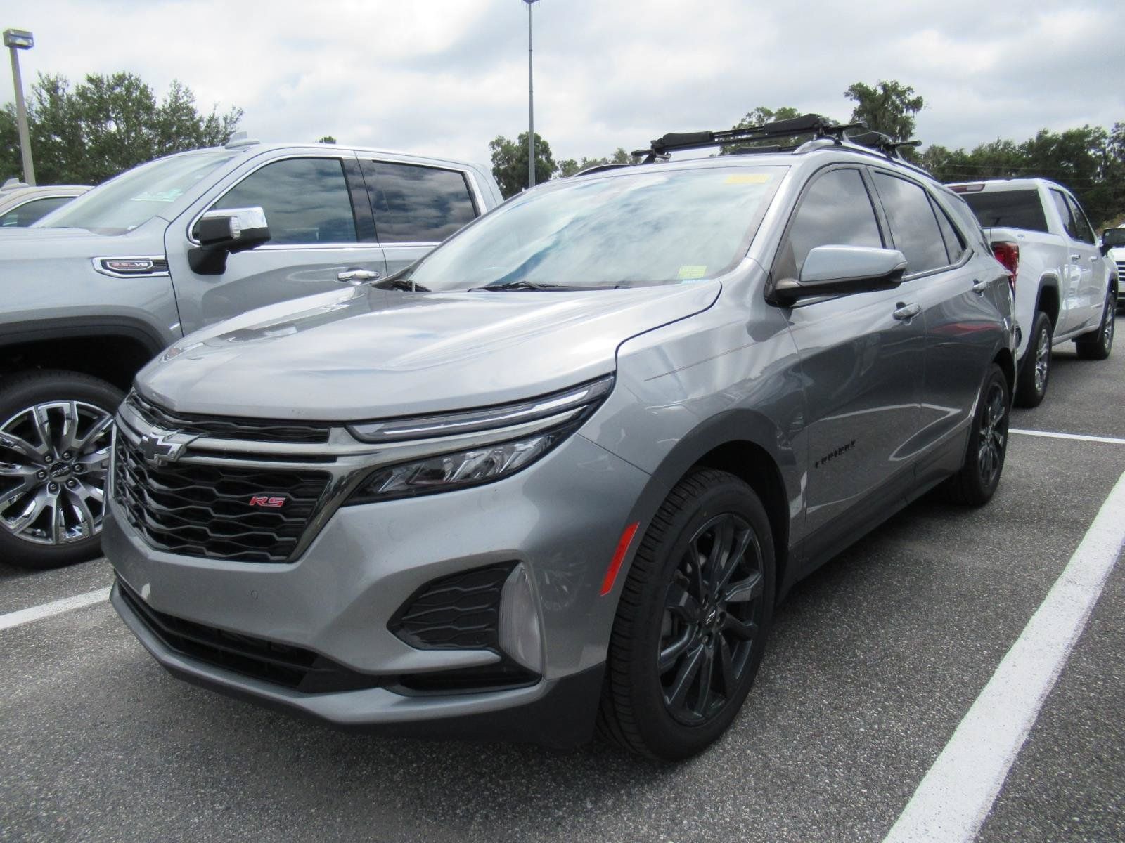 Used 2023 Chevrolet Equinox RS w/ RS Leather Package FWD image 2