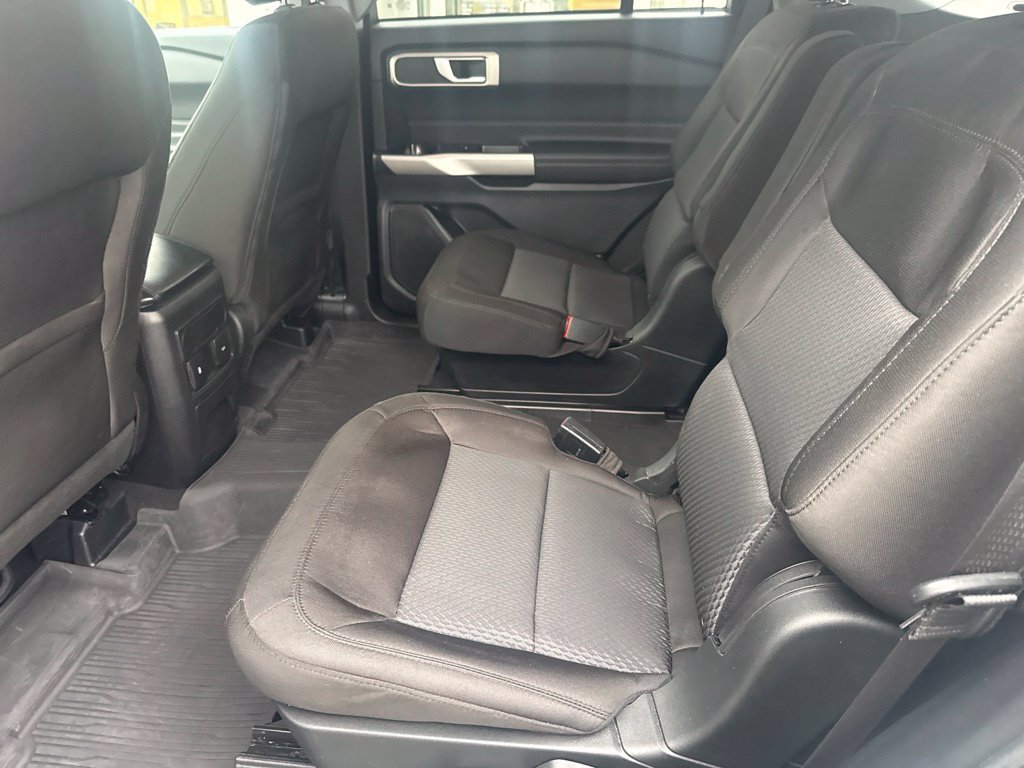 Used 2023 Ford Explorer XLT AWD/4WD image 32