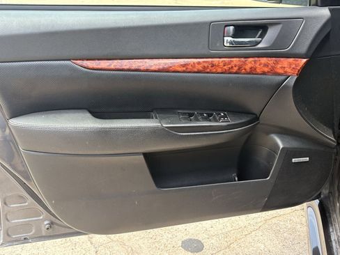 Used 2011 Subaru Legacy 2.5i Limited w/ Interior Illumination Pkg AWD/4WD image 10