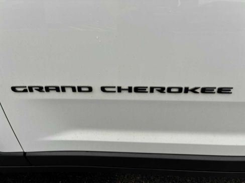 Used 2022 Jeep Grand Cherokee Altitude image 31