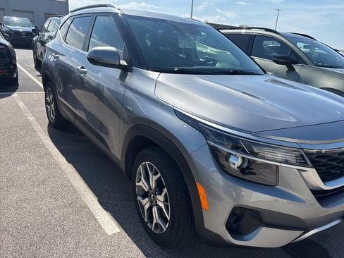 Used 2021 Kia Seltos EX AWD/4WD image 2