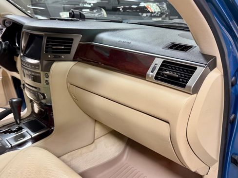 Used 2010 Lexus LX 570 4WD w/ Luxury Pkg image 24