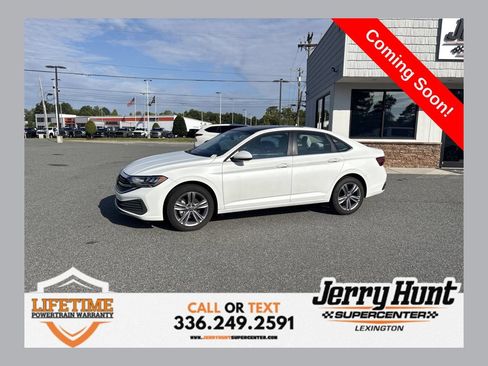 Used 2024 Volkswagen Jetta SE w/ Panoramic Sunroof Package FWD image 1