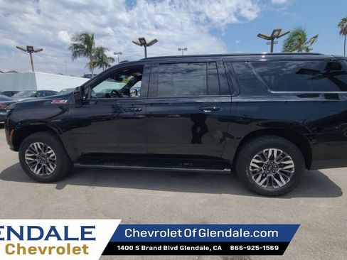 Certified 2025 Chevrolet Suburban Z71 AWD/4WD image 5