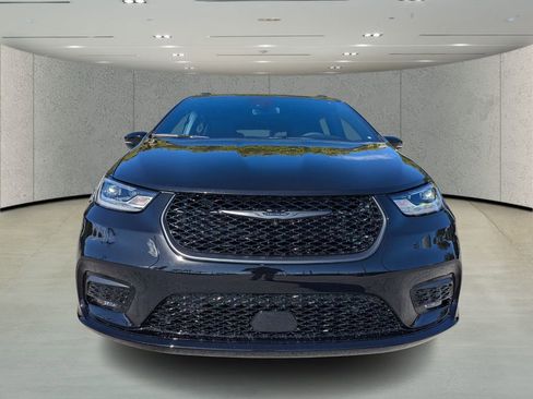 New 2026 Chrysler Pacifica Select w/ S Appearance Package image 2