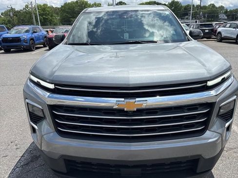 Used 2024 Chevrolet Traverse LT w/ Enhanced Driving Package FWD image 2