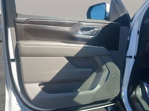 Used 2021 Chevrolet Suburban Z71 w/ Luxury Package image 45