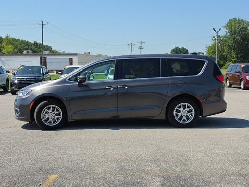 Certified 2023 Chrysler Pacifica Touring-L FWD image 4
