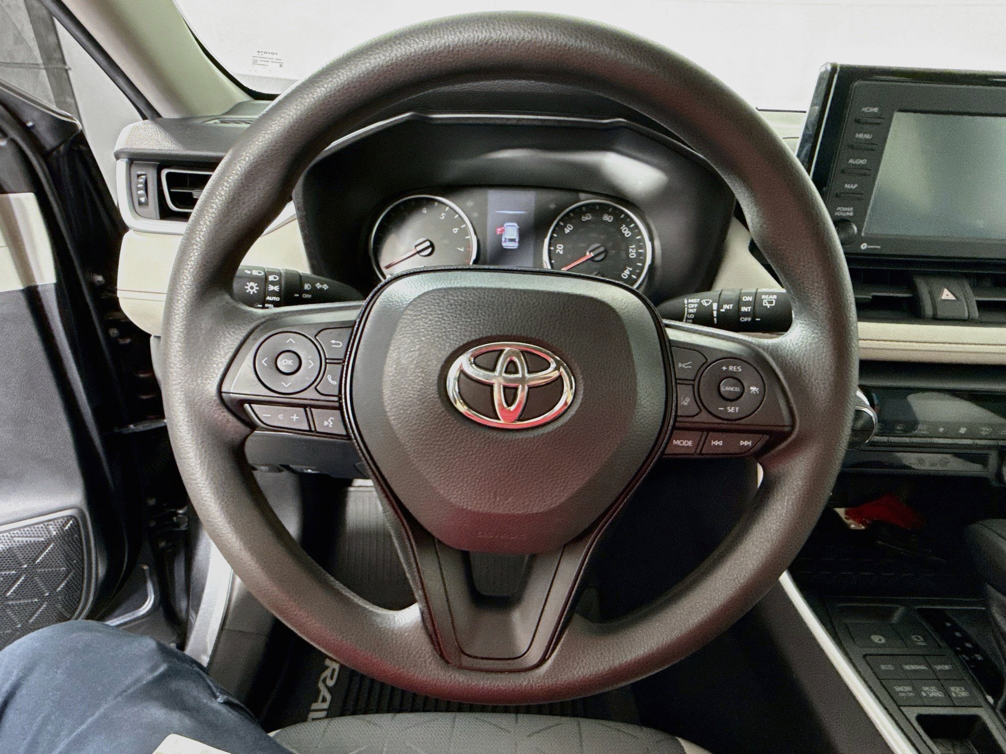 Certified 2020 Toyota RAV4 XLE w/ Convenience Package AWD/4WD image 11