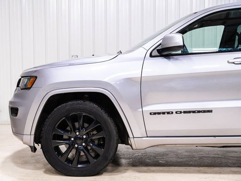 Used 2018 Jeep Grand Cherokee Altitude image 4