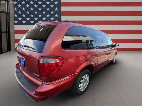 Used 2005 Chrysler Town & Country Touring w/ Luxury Group image 9