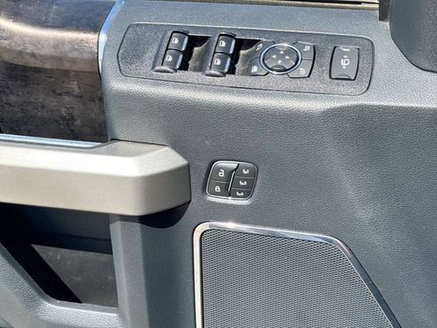 Used 2022 Ford F350 Lariat w/ Black Appearance Package AWD/4WD image 13