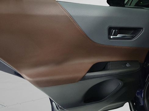 Certified 2024 Toyota Venza XLE image 10