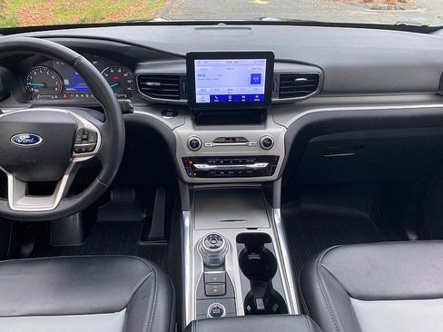 Certified 2022 Ford Explorer XLT w/ Equipment Group 202A image 20