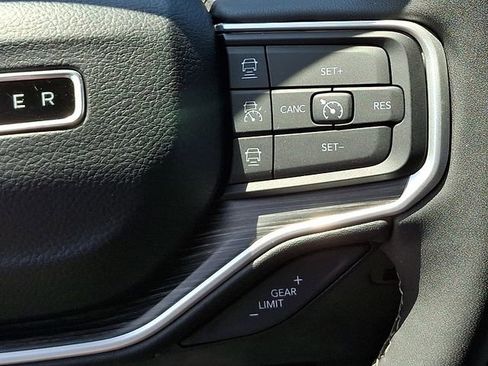 Used 2024 Jeep Wagoneer L Series II RWD image 22