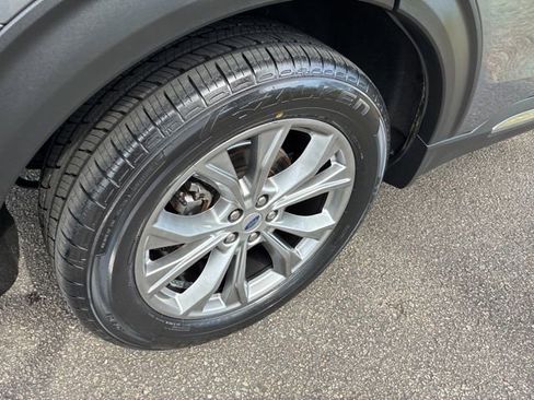 Used 2022 Ford Explorer XLT w/ Equipment Group 202A image 15