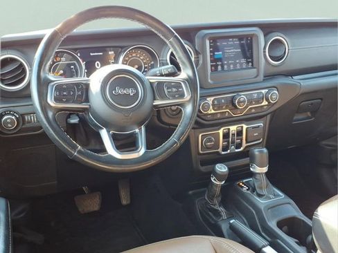 Used 2020 Jeep Gladiator Overland w/ Cold Weather Group image 21