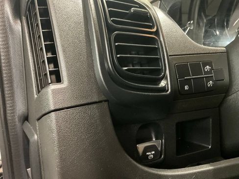 Used 2025 RAM ProMaster 2500 w/ Convenience Group FWD image 9