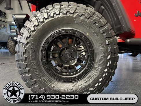 Used 2025 Jeep Wrangler Unlimited Rubicon 4xe w/ Convenience Group AWD/4WD image 32