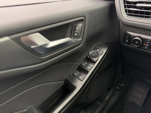 New 2025 Ford Escape SE image 12