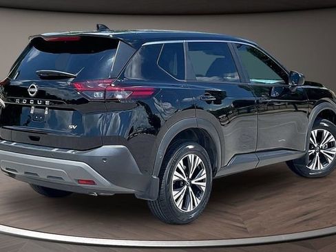 Used 2023 Nissan Rogue SV FWD image 2
