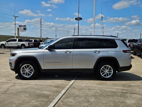 Used 2022 Jeep Grand Cherokee L Laredo w/ Luxury Tech Group I AWD/4WD image 7
