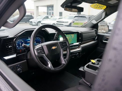 Used 2025 Chevrolet Silverado 1500 LT image 12