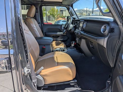 Used 2022 Jeep Wrangler Unlimited Sahara w/ Cold Weather Group AWD/4WD image 31