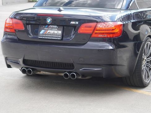 Used 2011 BMW M3 Convertible RWD image 32