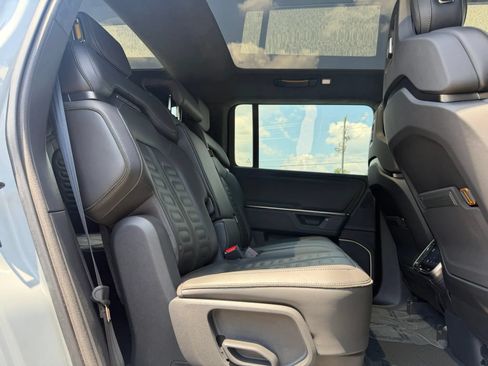 Used 2025 Rivian R1S Adventure AWD/4WD image 19