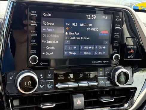 Used 2020 Toyota Highlander XLE AWD/4WD image 15