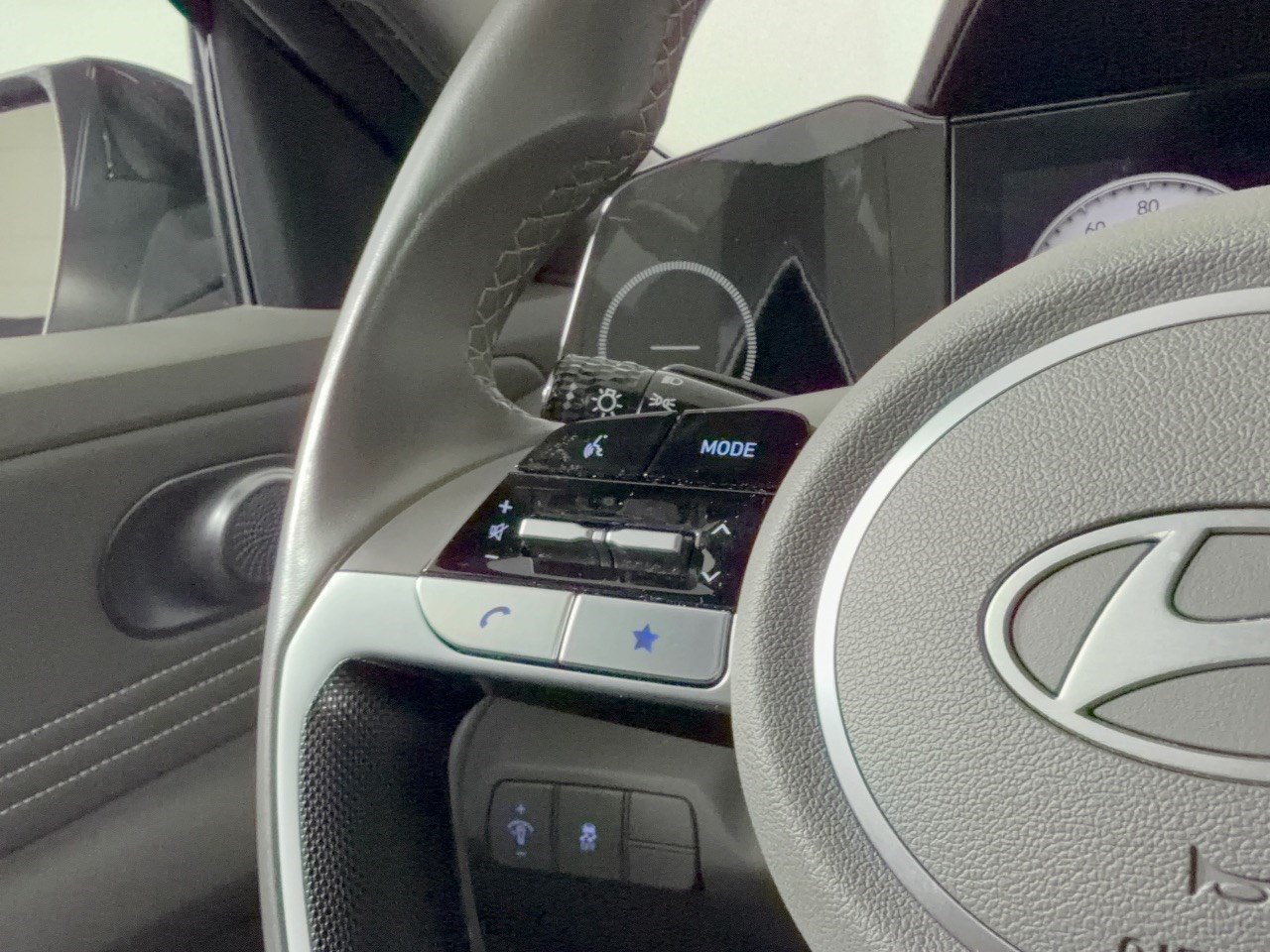 Used 2025 Hyundai Elantra SEL FWD image 18