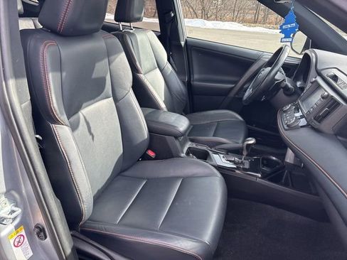 Used 2017 Toyota RAV4 SE image 12