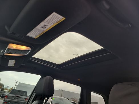 Used 2022 Jeep Grand Cherokee Limited image 19