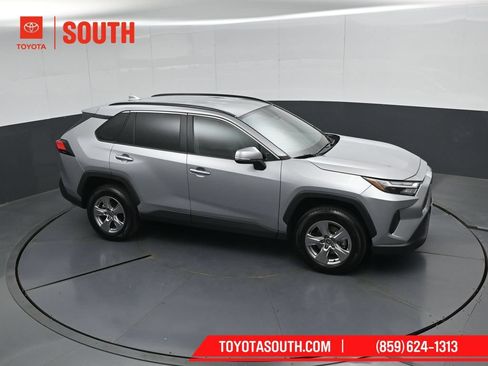 Used 2025 Toyota RAV4 XLE AWD/4WD image 45