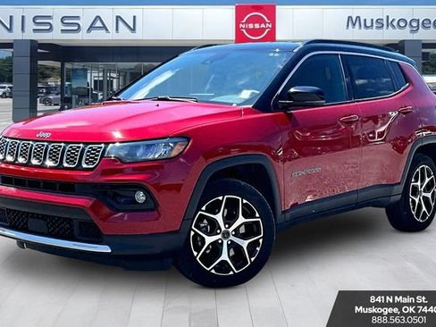 Used 2025 Jeep Compass Limited AWD/4WD image 3