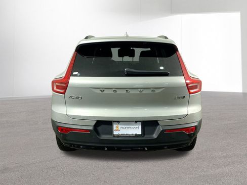 Used 2025 Volvo XC40 B5 Plus image 32
