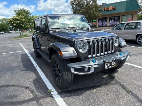 Used 2022 Jeep Wrangler Unlimited Sahara w/ Dual Top Group AWD/4WD image 2